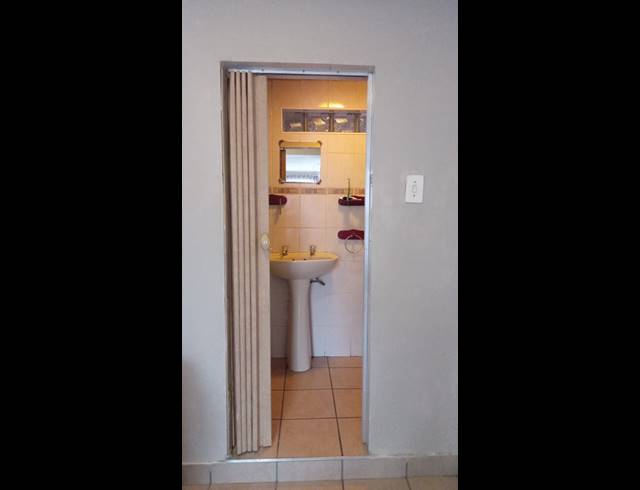 1 bed property to rent in WATERKLOOF GLEN